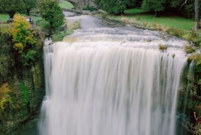 Канадский город Гамильтон, считающийся столицей водопадов, и его главные жемчужины