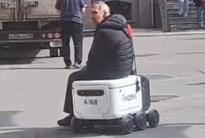 Правительство Москвы и Минтранс захотели заменить курьеров на роботов-доставщиков