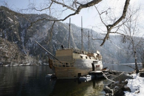 Россиянин строит корабль «Черная Жемчужина» (6 фото)