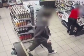 20-летний парень напал с ножом на сотрудницу АЗС