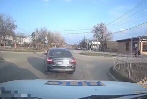 Покатала 5-летнего ребёнка в багажнике 