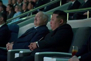Лукашенко подпевал на концерте в КНДР