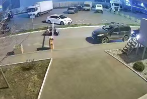 В Краснодаре курьер врезался в шлагбаум