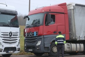 Литовские перевозчики не могут выкупить свои фуры из Беларуси из-за собственных санкций