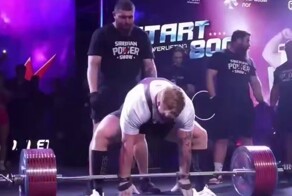 Спортсмен установил мировой рекорд в становой тяге