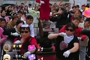 От одиночества к популярности: танцующие пенсионерки из китайской деревни собрали тысячи зрителей