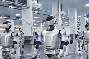 В Китае поставили на поток производство человекоподобных роботов