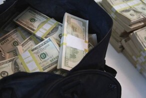 В Москве подростки нашли на улице сумку с 88 тысячами долларов