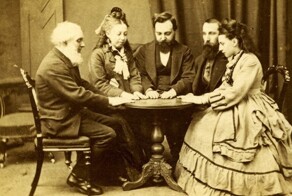 Доска Уиджи: как патент на игрушку открыл путь к всенародной любви