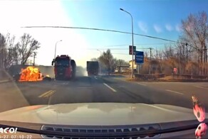 Вытолкнул под встречный грузовик