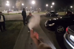 В Армавире пьяный мужчина угрожал молодым парням ножом