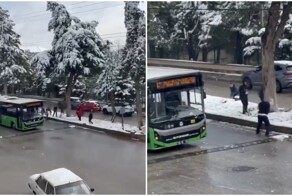 Водитель автобуса присоединился к снежной битве