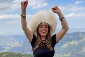 Челябинскую певицу обвинили в оскорблении русских мужчин