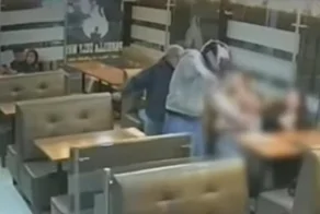 В Боготе посетители ресторана сами задержали вооружённого грабителя