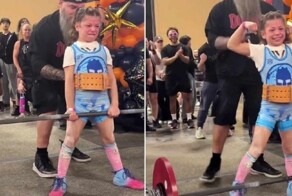9-летняя девочка установила рекорд, подняв штангу в три раза тяжелее себя