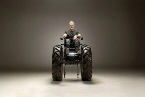 В Аргентине сделали коляску с огромными колесами