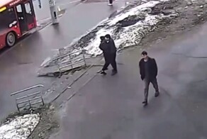 Парень сильно ударил девушку в Казани