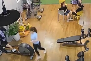 Посетительница спортзала пострадала, спеша занять свободную дорожку