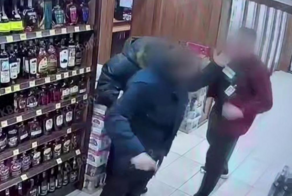 Драка с использованием травмата в московском магазине