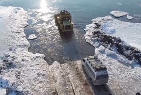 Красивые кадры  работы зимника "Арктика" в Якутии