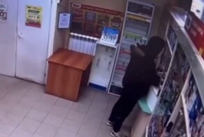 Грабитель угрожал работнице московской аптеки кирпичом