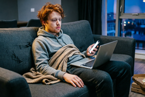 «Сажаю грядки, хожу в походы, читаю книги»: пользователи рассказали о своих занятиях вне работы