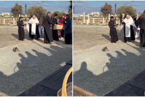 Батюшка освятил кота