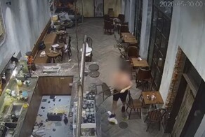Полуголый турист устроил погром во вьетнамском кафе