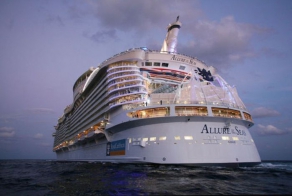 Круизный лайнер Allure of the Seas - самый большой в мире  (36 фото)