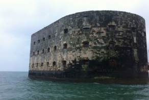 История форта Байяр (20 фото)