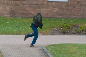 Хищное животное нападает на людей (6 фото)