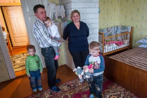 Как живет белорусская многодетная семья в деревне (19 фото)