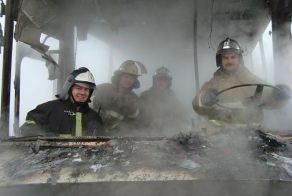 Юморные снимки от пожарных (2 фото)