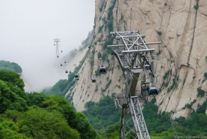 Подъемник к Северному пику горы Хуашань (15 фото)