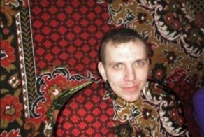 Фотографироваться на фоне ковра могут запретить по закону (2 фото)