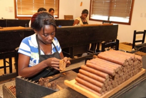 Производство сигар (16 фото + 2 видео)