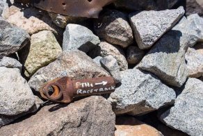 Странные предметы в пустыне (10 фото)