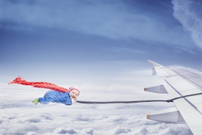 Невероятные коллажи со своей дочкой (11 фото)