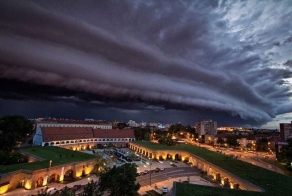 Надвигающаяся буря над Румынией (4 фото)