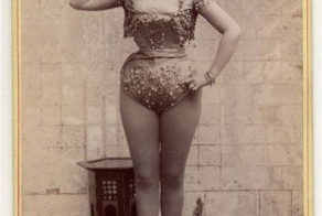 Календарь1890 года и Бетти Пейдж из "Плейбоя" 50 х. (30 фото)