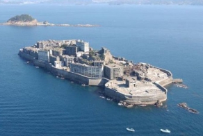 Сотрудника японского отделения Google отправили топтать руины Хасимы (7 фото)