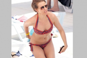 Модные купальники от знаменитостей (10 фото)