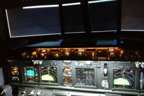 Француз построил в комнате сына симулятор «Боинга» (4 фото)