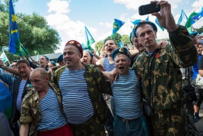 Россия отметила День Десантника (56 фото+2 видео)