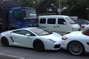 Одновременная авария Lamborgini, Porsche, Rolls Royce Phantom (8 фото)