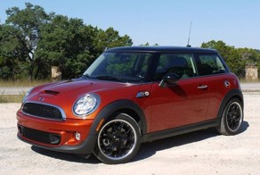 На что ты готов, чтобы получить халявный MINI Cooper? (2 фото)