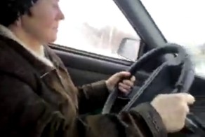 Бабулька из Рыбинска на 4-м занятии по вождению (видео)