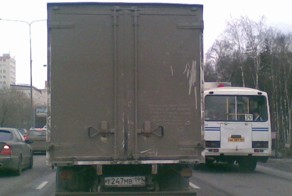 Чистосердечное признание водителя грузовика (2 фото)