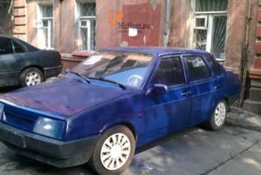 Бюджетная покраска машины из баллончика (5 фото)