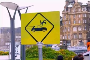 Забавные иностранные дорожные знаки (33 фото)